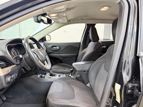 Used 2015 Jeep Cherokee Latitude w/ Comfort/Convenience Group AWD/4WD image 13