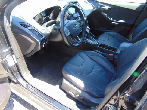 Used 2016 Ford Focus Titanium w/ Titanium Technology Package FWD image 2