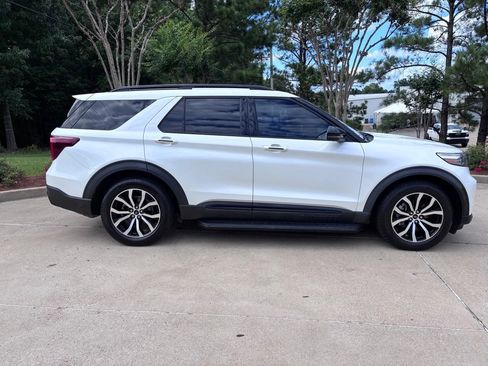 Used 2020 Ford Explorer ST w/ Premium Technology Package AWD/4WD image 4