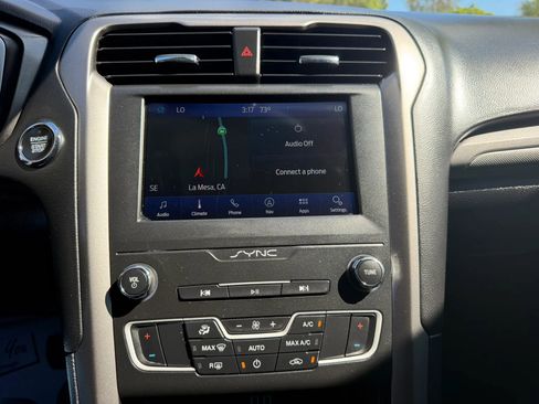 Used 2019 Ford Fusion SE image 21