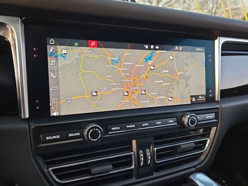 Used 2021 Porsche Macan image 23