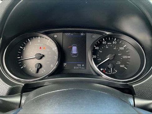Used 2020 Nissan Rogue SV FWD image 13