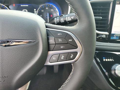 New 2026 Chrysler Pacifica Select image 14