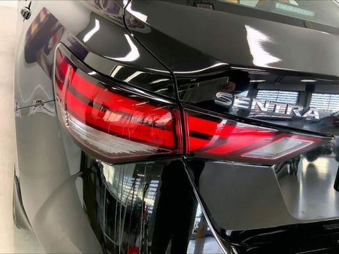 Used 2021 Nissan Sentra SV w/ SV Premium Package image 31