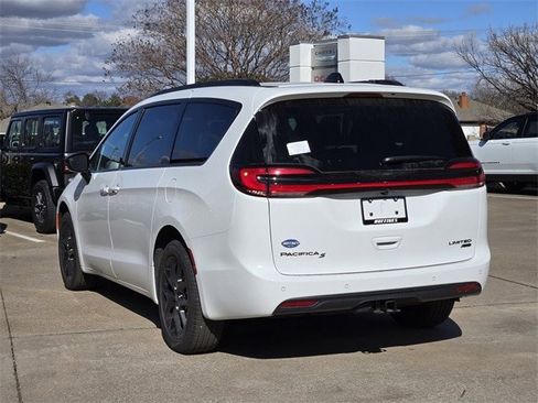 New 2026 Chrysler Pacifica Limited image 3