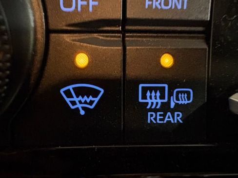 Used 2022 Toyota Highlander XLE AWD/4WD image 12