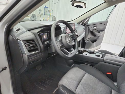 Used 2024 Nissan Rogue SV AWD/4WD image 18