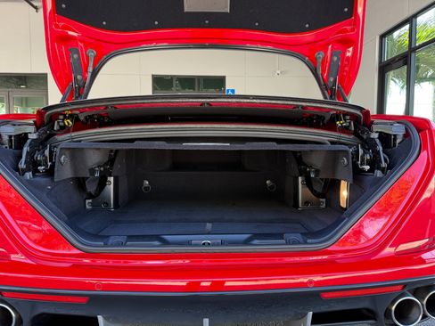 Used 2017 Ferrari California T RWD image 39