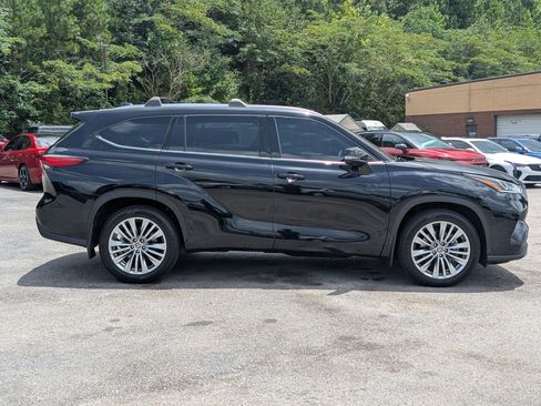 Used 2023 Toyota Highlander Platinum AWD/4WD image 10