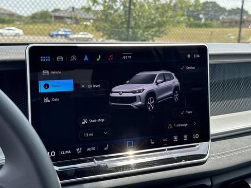 Used 2025 Volkswagen Tiguan SE FWD image 15