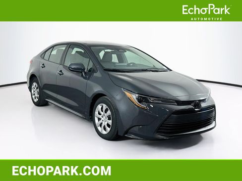 Used 2025 Toyota Corolla LE FWD image 1