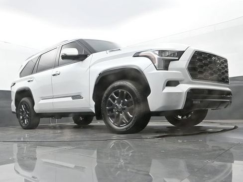Used 2025 Toyota Sequoia Platinum AWD/4WD image 25