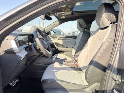 New 2026 Volkswagen Tiguan SE R-Line FWD image 11