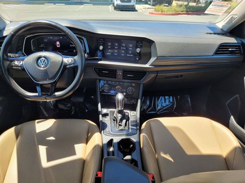 Used 2019 Volkswagen Jetta SEL w/ Cold Weather Package FWD image 18
