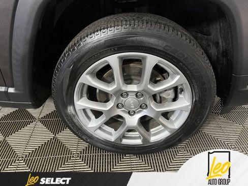Used 2023 Jeep Compass Latitude w/ Sun and Sound Group AWD/4WD image 23