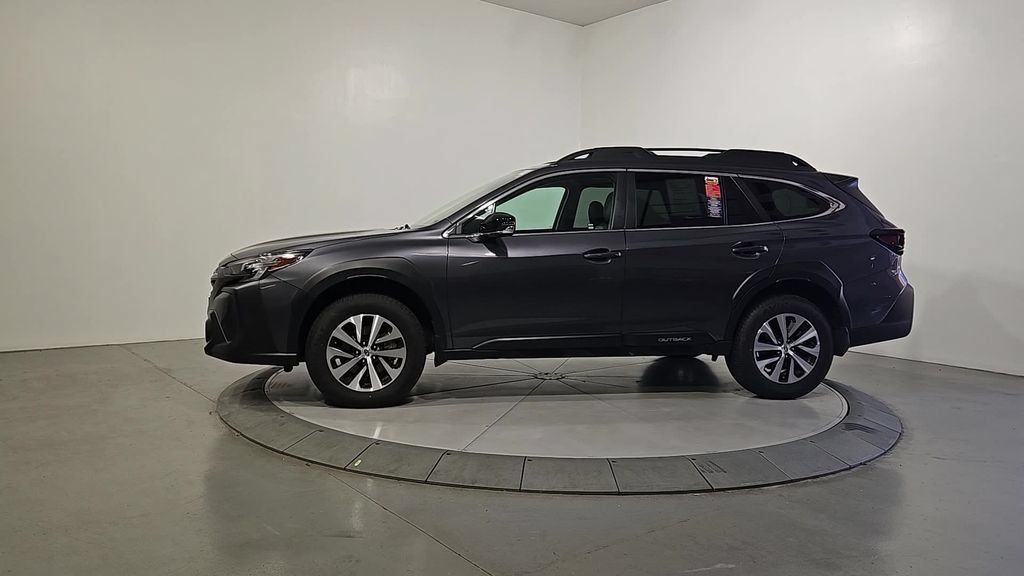 Used 2025 Subaru Outback Premium AWD/4WD image 2
