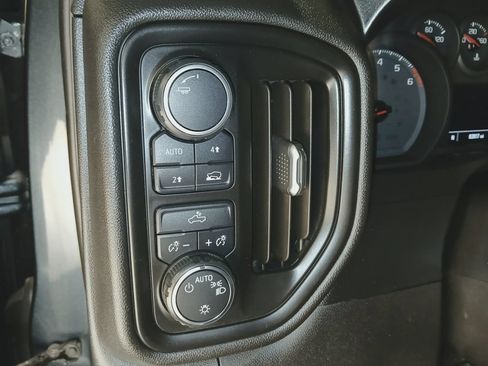 Used 2020 Chevrolet Silverado 1500 Custom w/ Custom Value Package AWD/4WD image 15