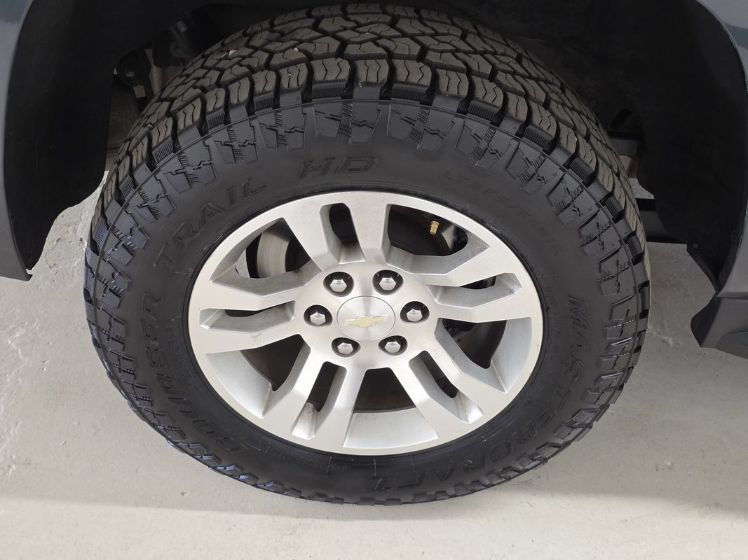 Used 2019 Chevrolet Suburban LT AWD/4WD image 53