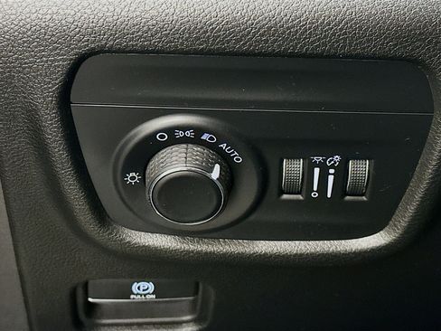 Used 2023 Jeep Grand Cherokee Altitude AWD/4WD image 17
