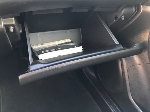 Used 2023 GMC Acadia SLE w/ Driver Convenience Package image 33