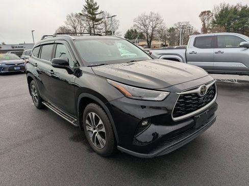 Used 2023 Toyota Highlander XLE image 8