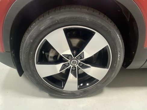 Used 2019 Volvo XC40 T5 Momentum image 5