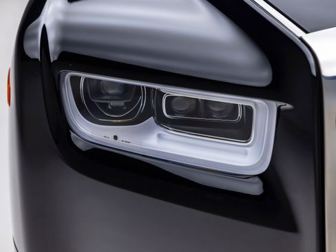 Used 2019 Rolls-Royce Phantom Sedan image 78