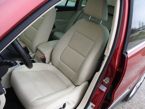 Used 2016 Volkswagen Tiguan SE image 77