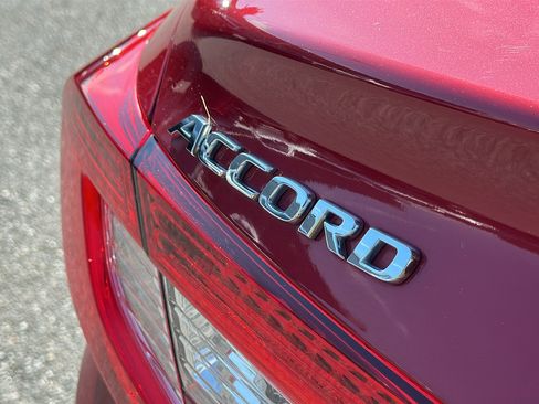 Used 2020 Honda Accord Touring image 10
