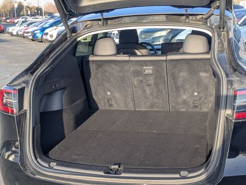 Used 2022 Tesla Model Y Long Range image 28