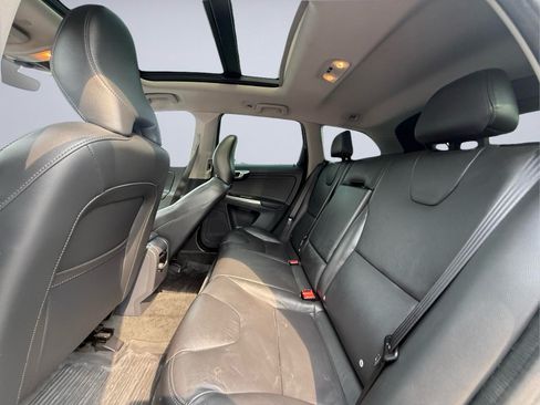 Used 2016 Volvo XC60 T5 Premier w/ Proximity Package AWD/4WD image 17
