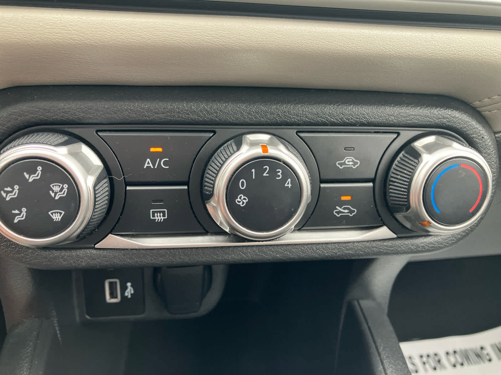 Used 2020 Nissan Versa SV FWD image 19