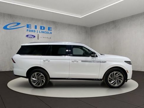 Certified 2025 Lincoln Navigator Reserve AWD/4WD image 7