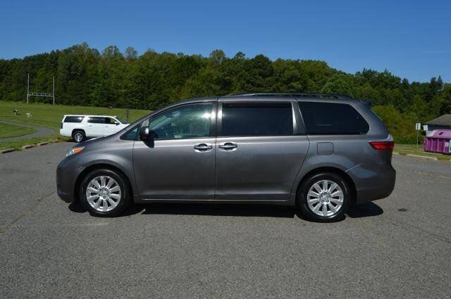 Used 2015 Toyota Sienna XLE Premium AWD/4WD image 4