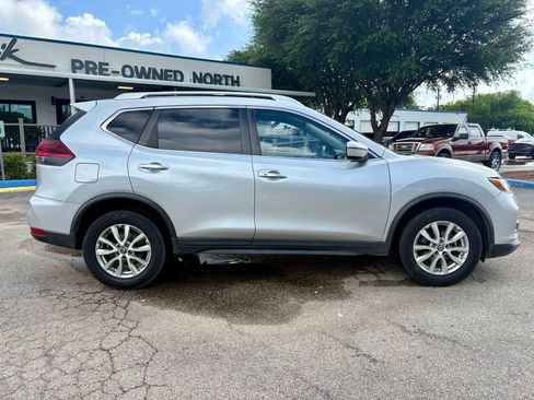 Used 2020 Nissan Rogue SV AWD/4WD image 2