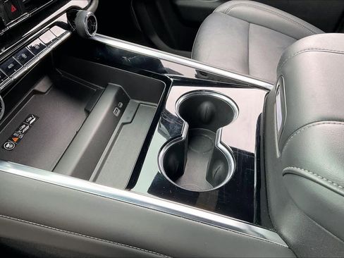 Certified 2025 Chevrolet Tahoe Z71 image 15