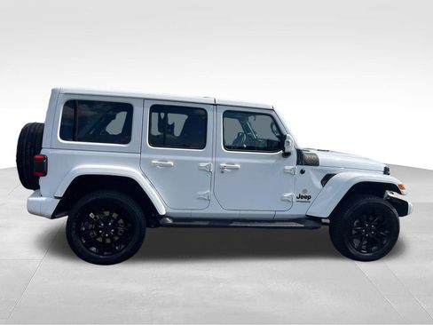 Used 2022 Jeep Wrangler Unlimited Sahara AWD/4WD image 6