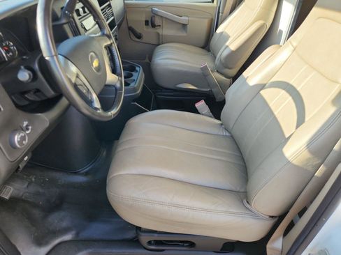Used 2016 Chevrolet Express 3500 RWD image 10