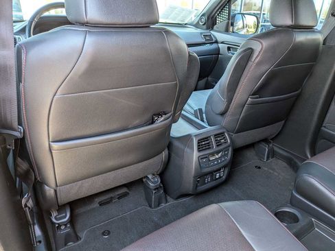 Used 2020 Honda Pilot Black Edition image 17