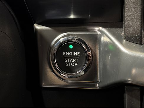 Used 2023 Ford F150 Lariat w/ Equipment Group 502A High image 33