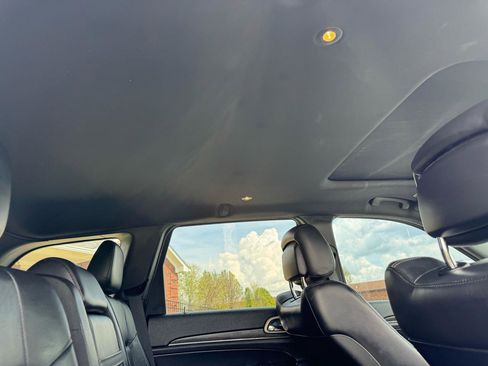 Used 2017 Jeep Grand Cherokee Limited image 28