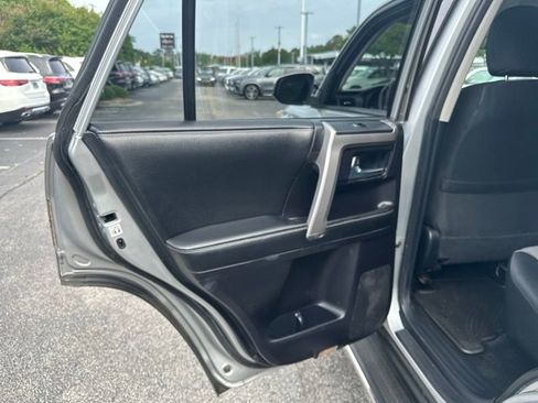 Used 2015 Toyota 4Runner SR5 AWD/4WD image 21
