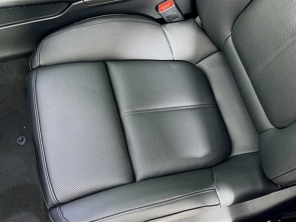 Certified 2026 Porsche Macan AWD/4WD image 22