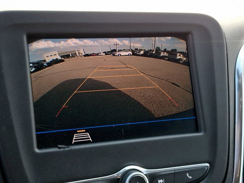 Used 2020 Chevrolet Equinox LT FWD image 16