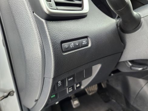 Used 2016 Nissan Rogue SV image 38