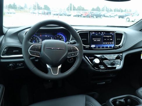 New 2026 Chrysler Pacifica Select AWD/4WD image 2