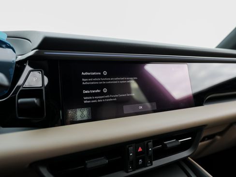 New 2025 Porsche Macan 4S Electric image 18