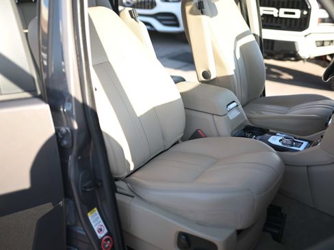 Used 2016 Land Rover LR4 HSE AWD/4WD image 14