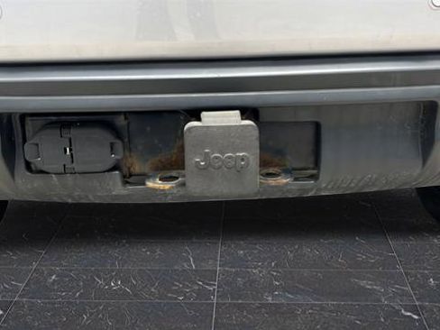 Used 2016 Jeep Grand Cherokee Laredo 75th Anniversary image 37