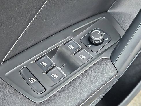 Used 2024 Volkswagen Tiguan Wolfsburg Edition image 25